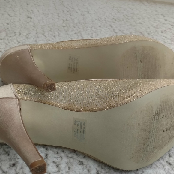 Shoe - Picture 2 of 3